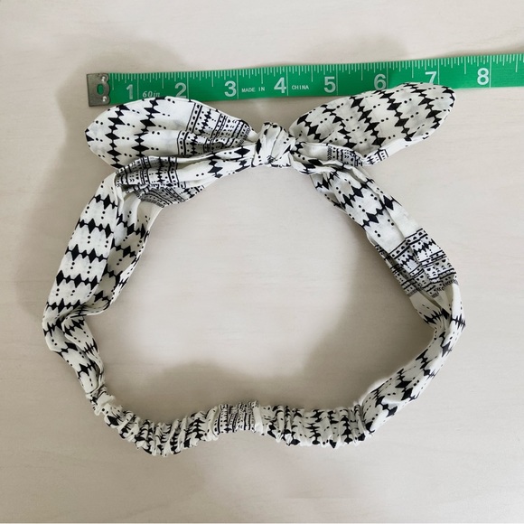 NWOT - Two Fabric Knotted Bow Headbands - Picture 15 of 15